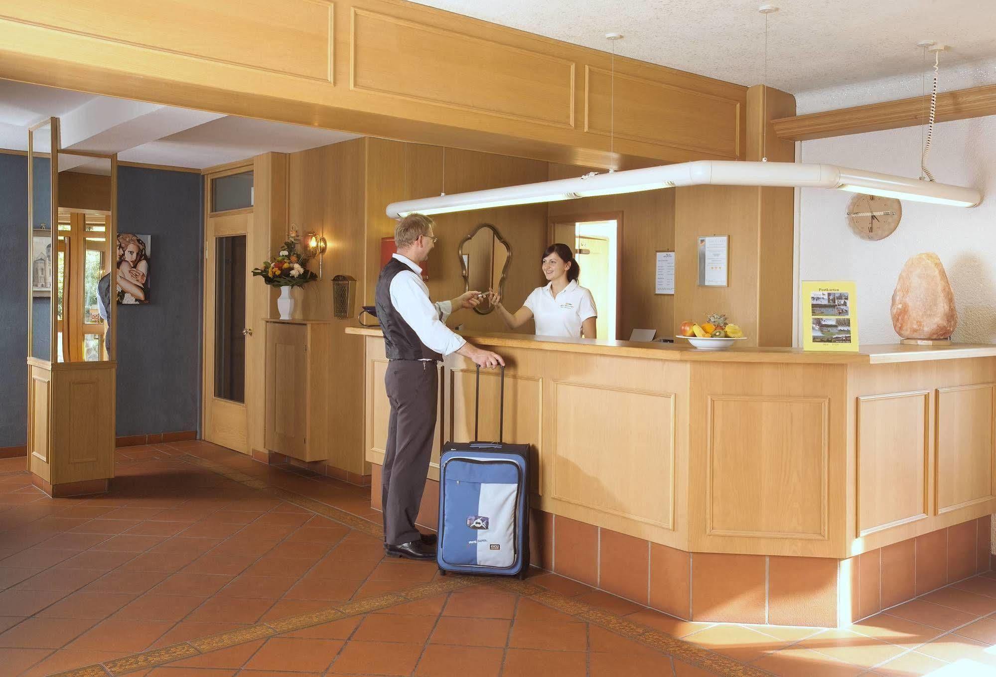 Akzent Hotel Haus Sonnenberg Schotten Bagian luar foto